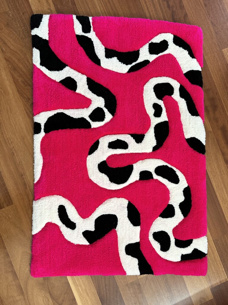 Pembe İnek Desenli Halı